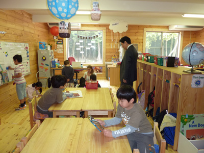 Mayor of Tsukuba, Mr. Kenichi Ichihara, visiting Tsukuba International School